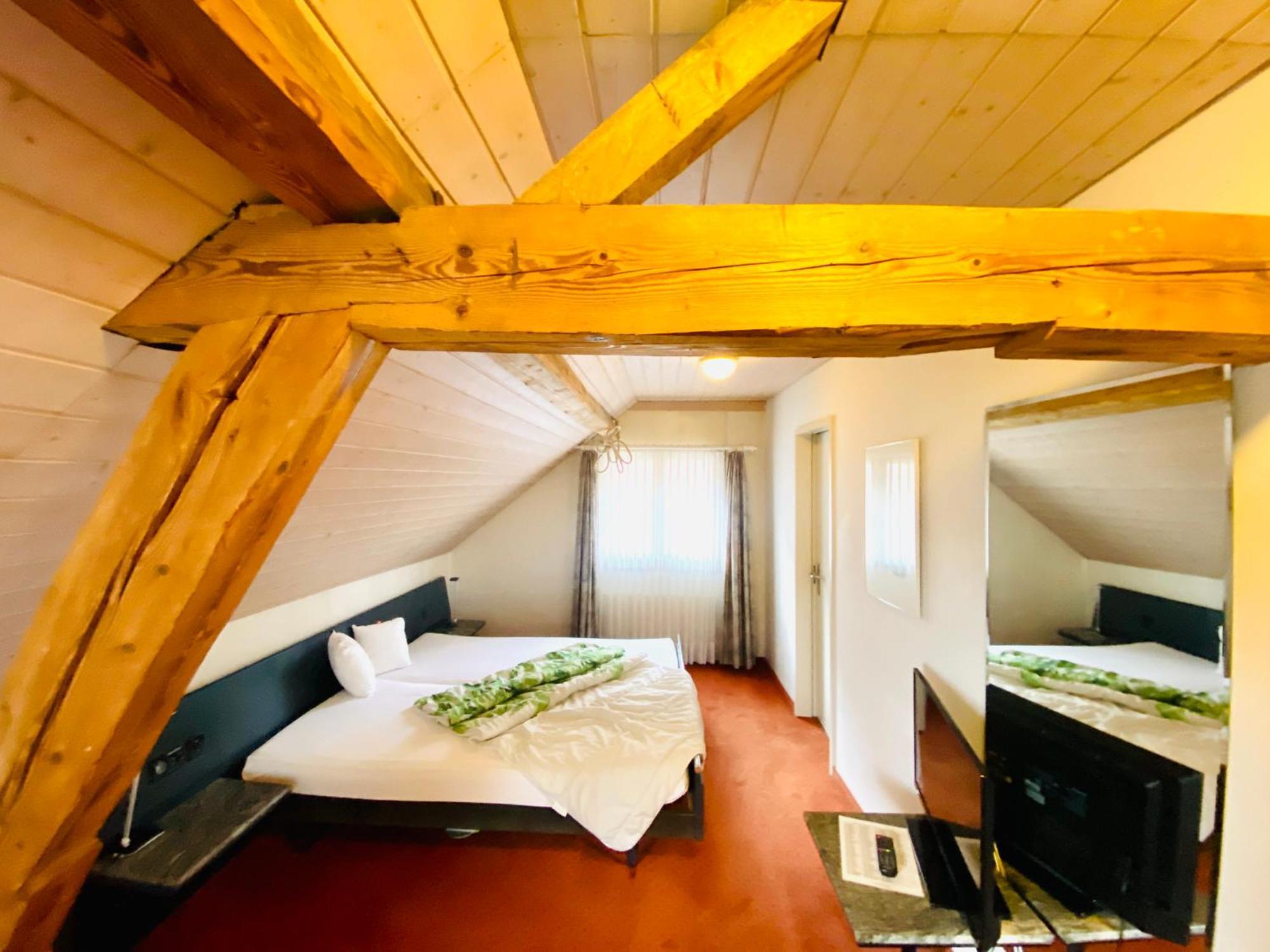 Gasthof Kreuz エーガーキンゲン 部屋 写真